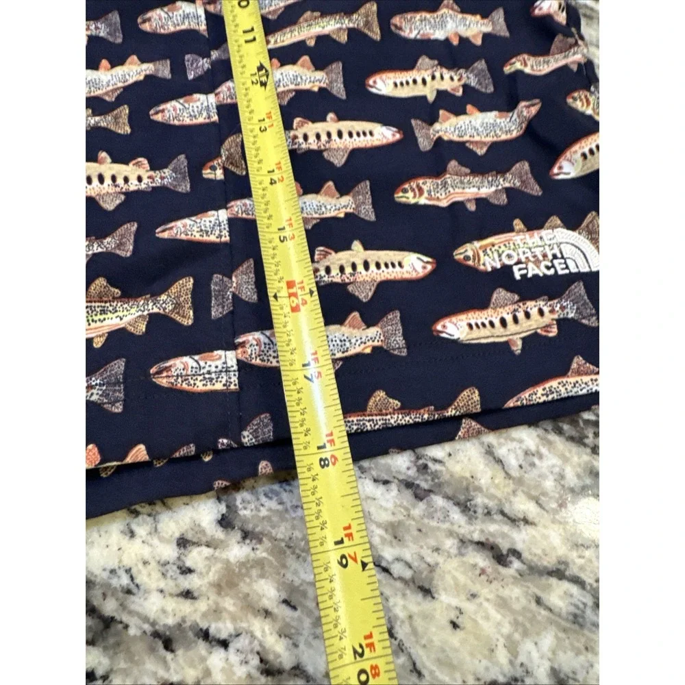 THE NORTH FACE Shorts Mens XL Classic V All-Over Fish Print Tech NEW Navy Blue